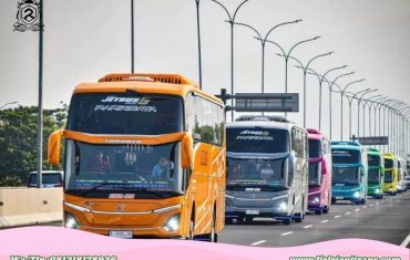 Bus wisata Fiel Rizqi Trans 1